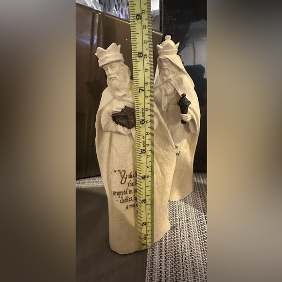 Nativity 8 piece set New King James Stone Resin Ivory Luke John Matthew - Picture 3 of 12